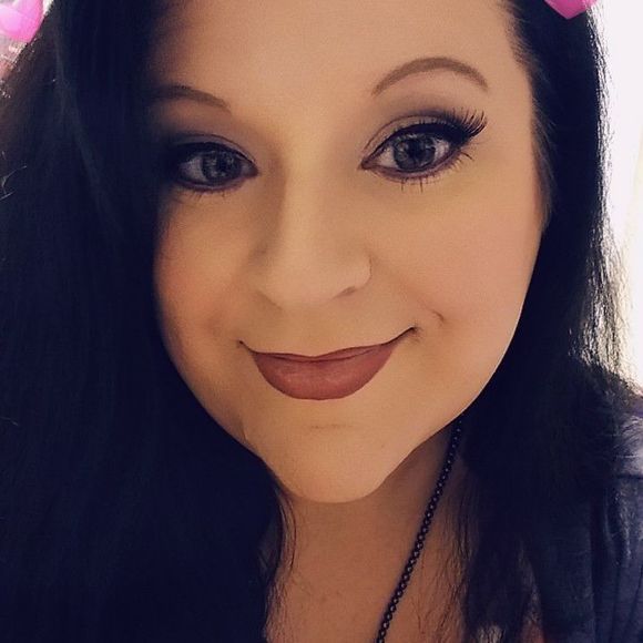 Meet your Posher, Holli - Picture 1 of 1